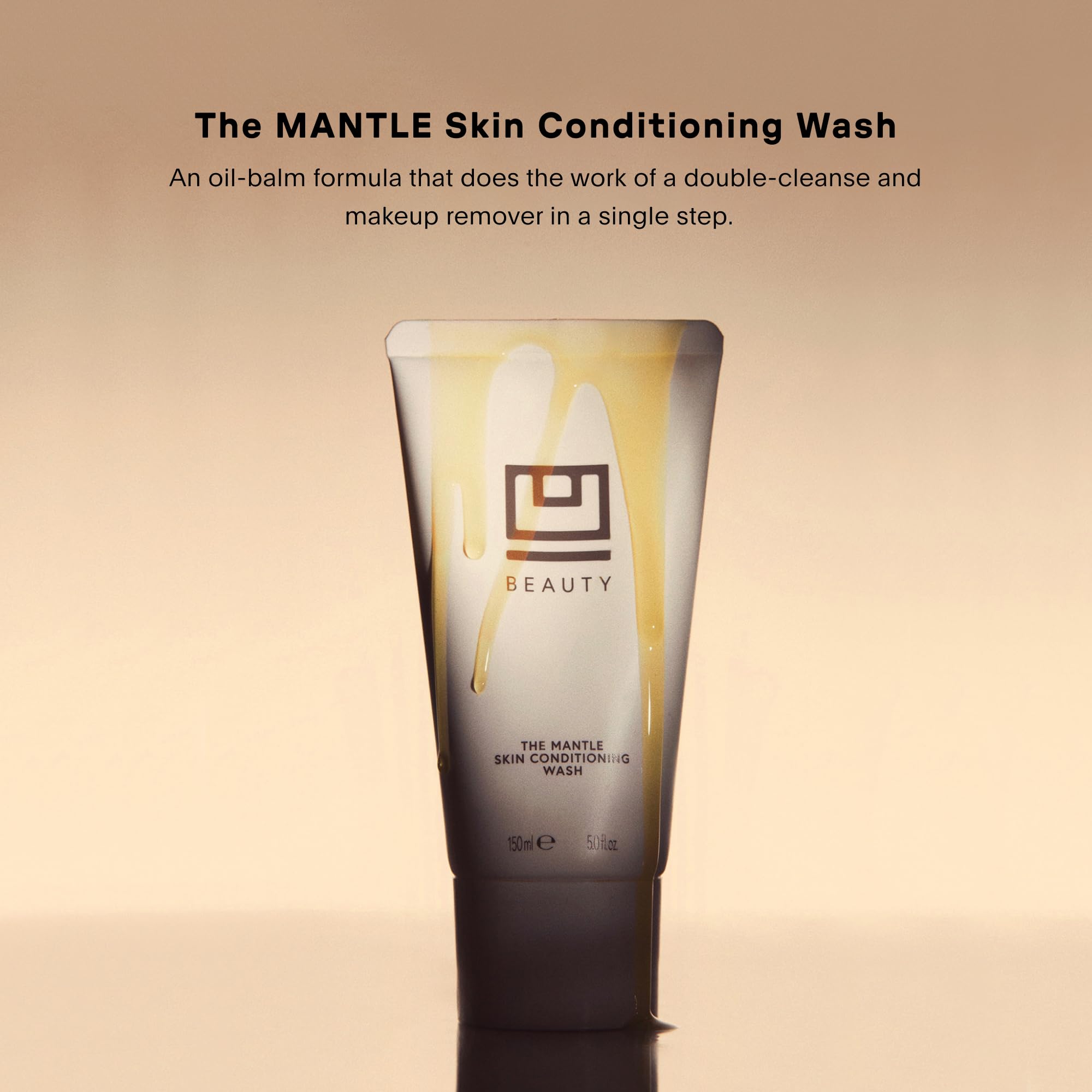 Texture huile-emulsion qui devient lait nettoyant, pour un soin délicat.