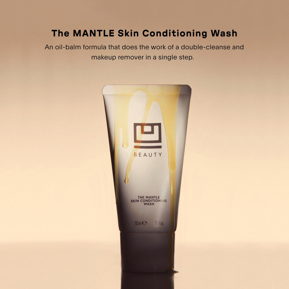 Texture huile-emulsion qui devient lait nettoyant, pour un soin délicat.