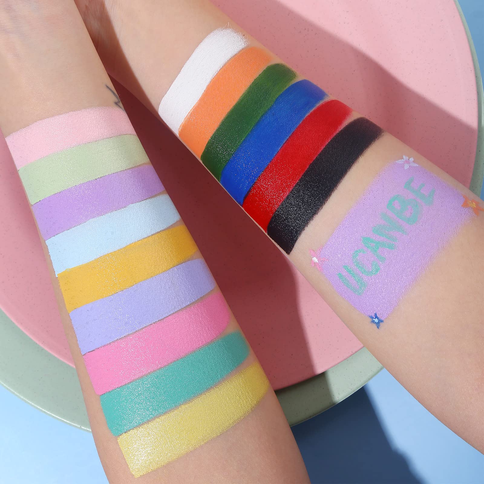 Échantillons de couleurs macaron UCANBE pour tester les nuances.