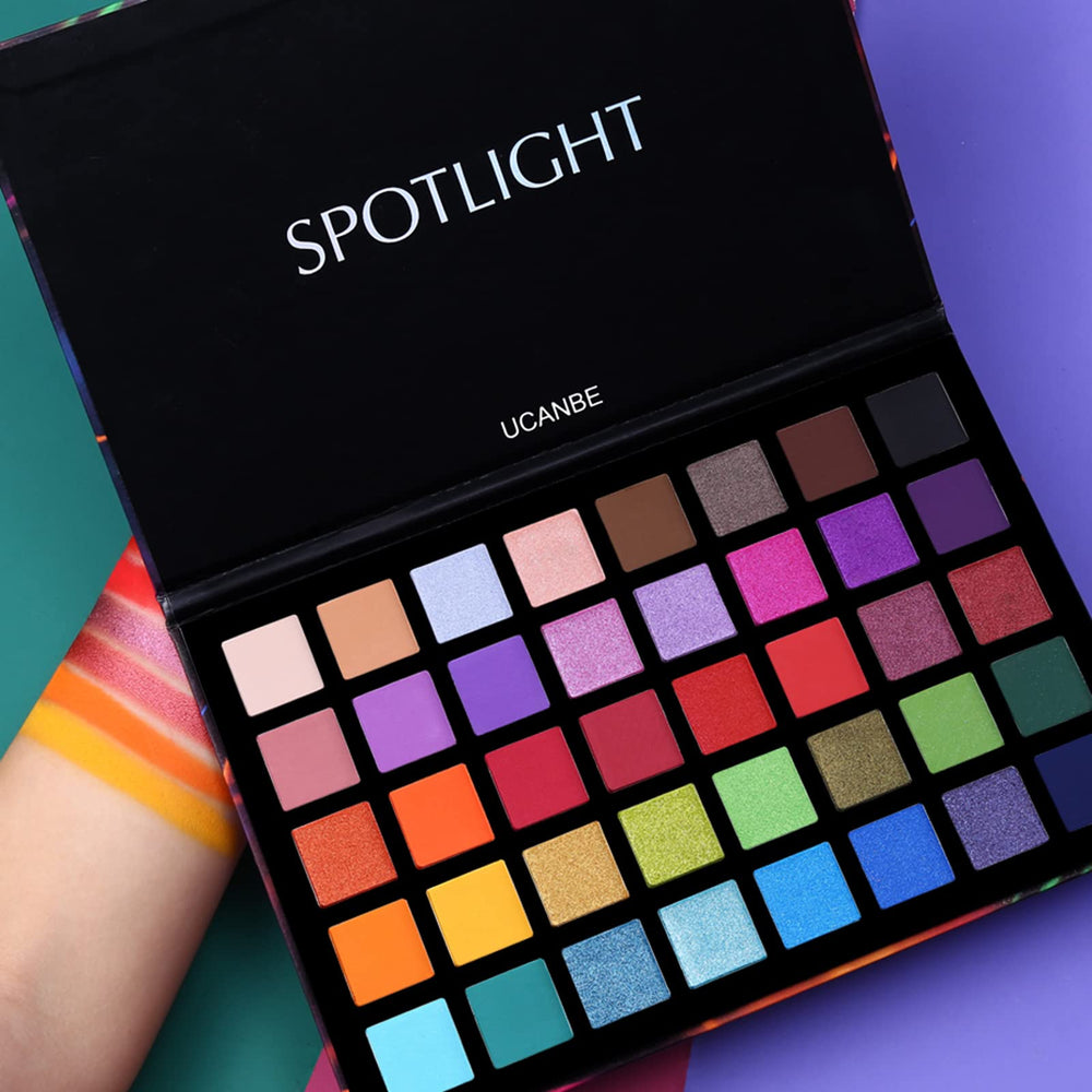 UCANBE Spotlight Palette ombres métalliques brillantes pour un effet glamour