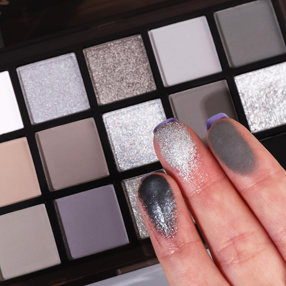 UCANBE Smokey Black: cadeau chic pour passionnés de maquillage et occasions festives.