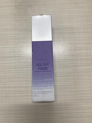 Étui voyage réutilisable UCANBEMAKEUP pour une retouche pratique.