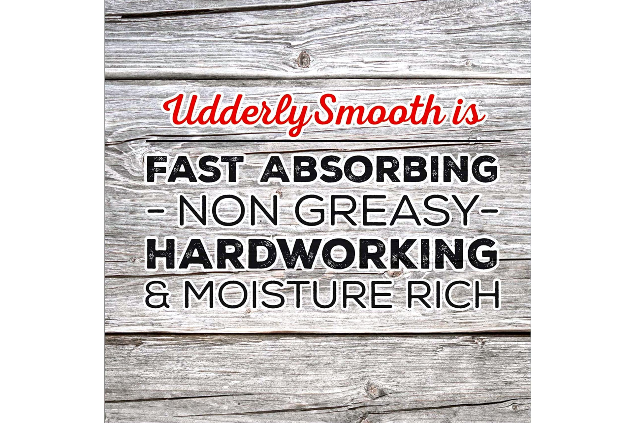 Emballage élégant de la crème pour pieds Udderly Smooth sur table de bain.