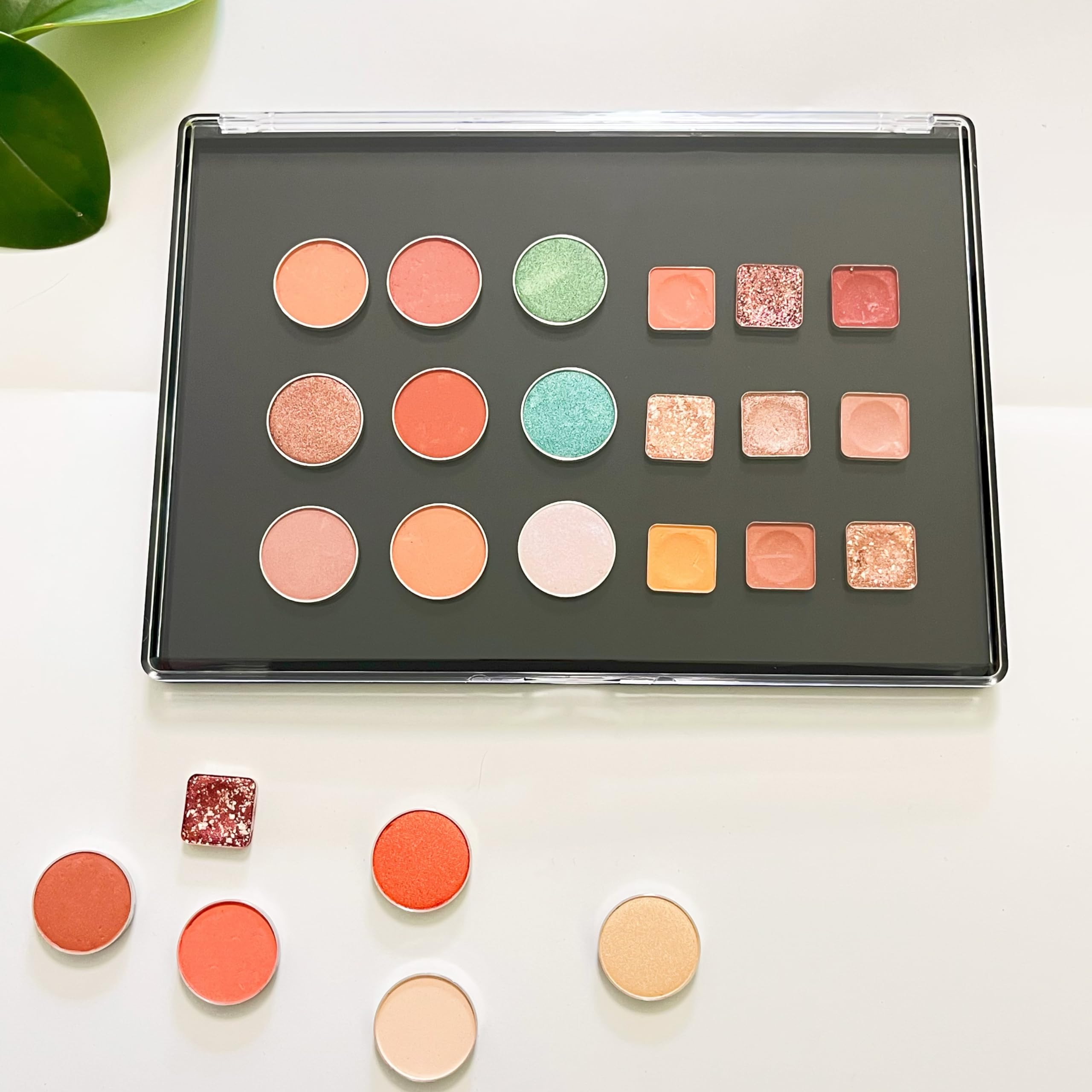 Palette de maquillage légère UD TIP idéale pour les voyages et déplacements.