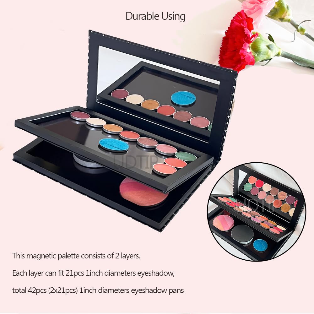 Palette udtip avec miroir intégré pour application pratique.
