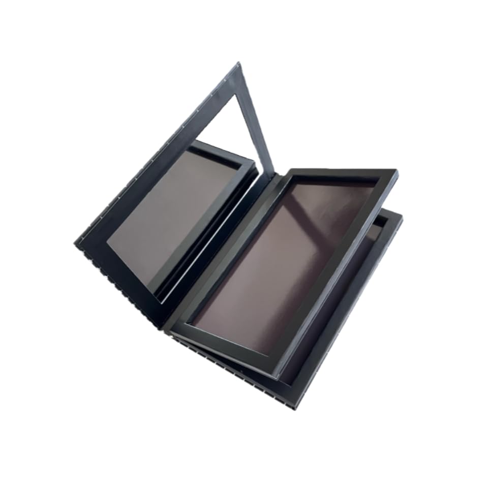 Palette udtip prête à accueillir des fards non inclus.
