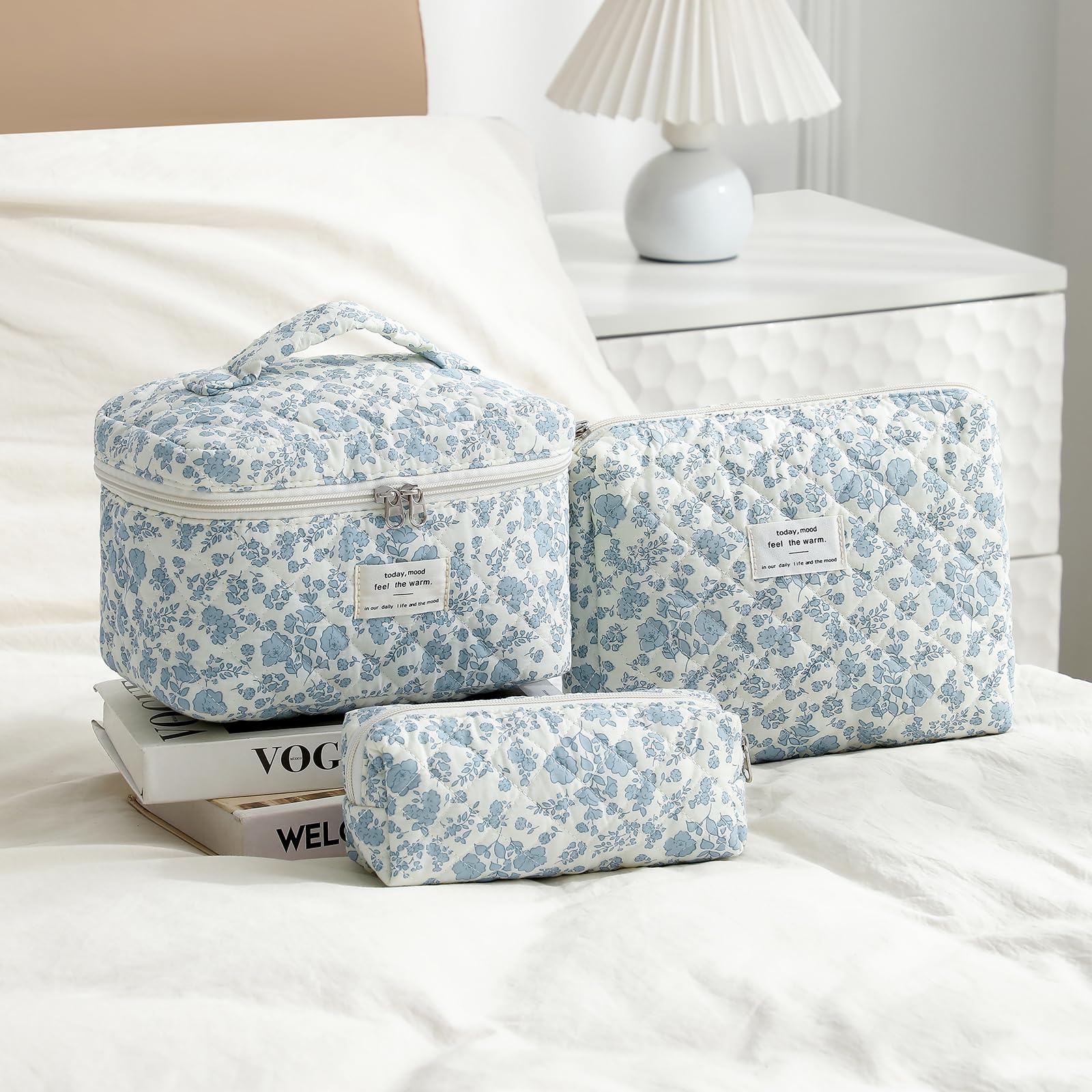 Ensemble triple trousse uekeboag florale bleu clair, rangement malin pour les produits.