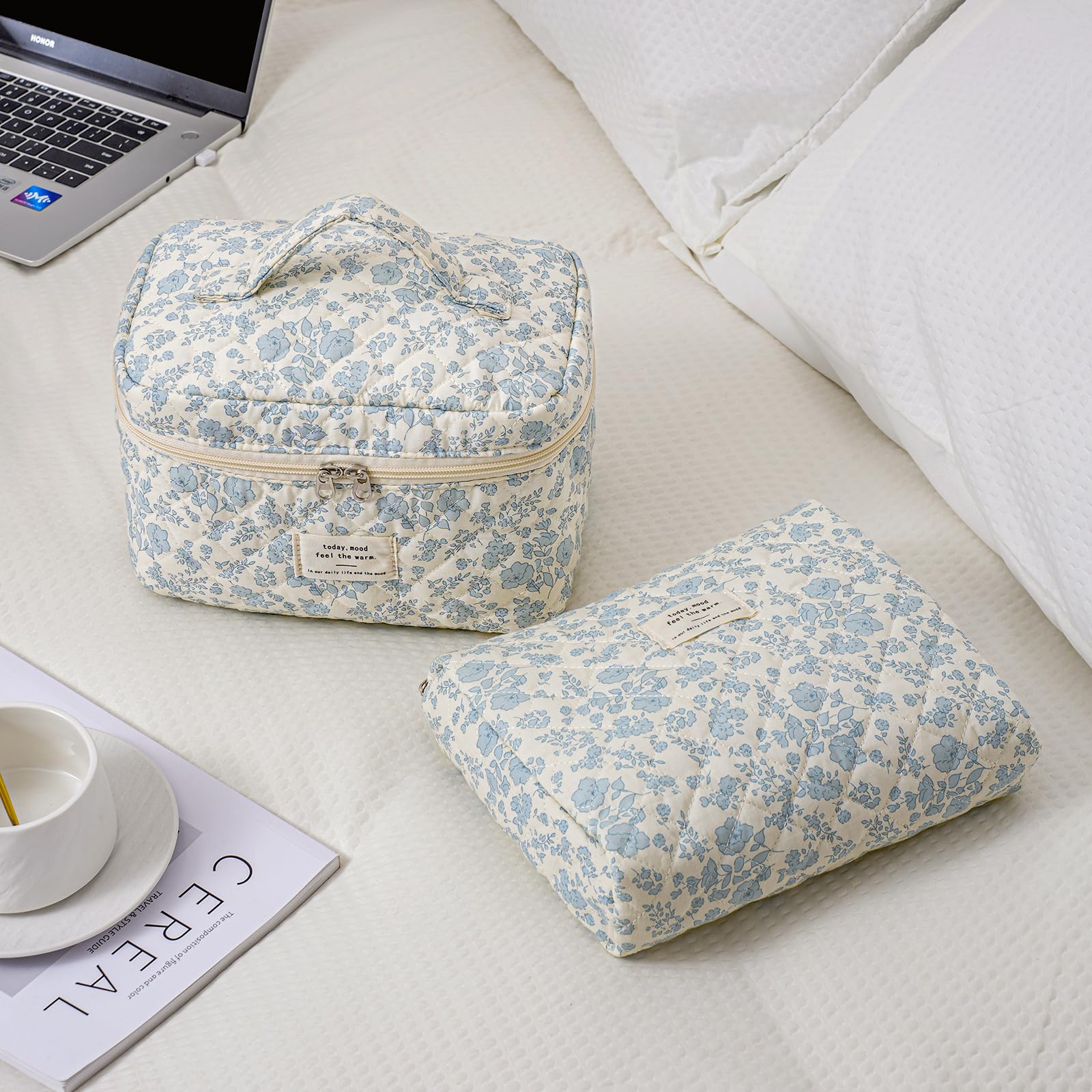 Trousse de toilette uekeboag florale bleu clair, design matelassé et léger.