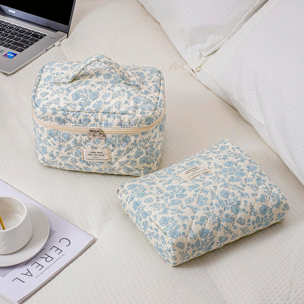 Trousse de toilette uekeboag florale bleu clair, design matelassé et léger.