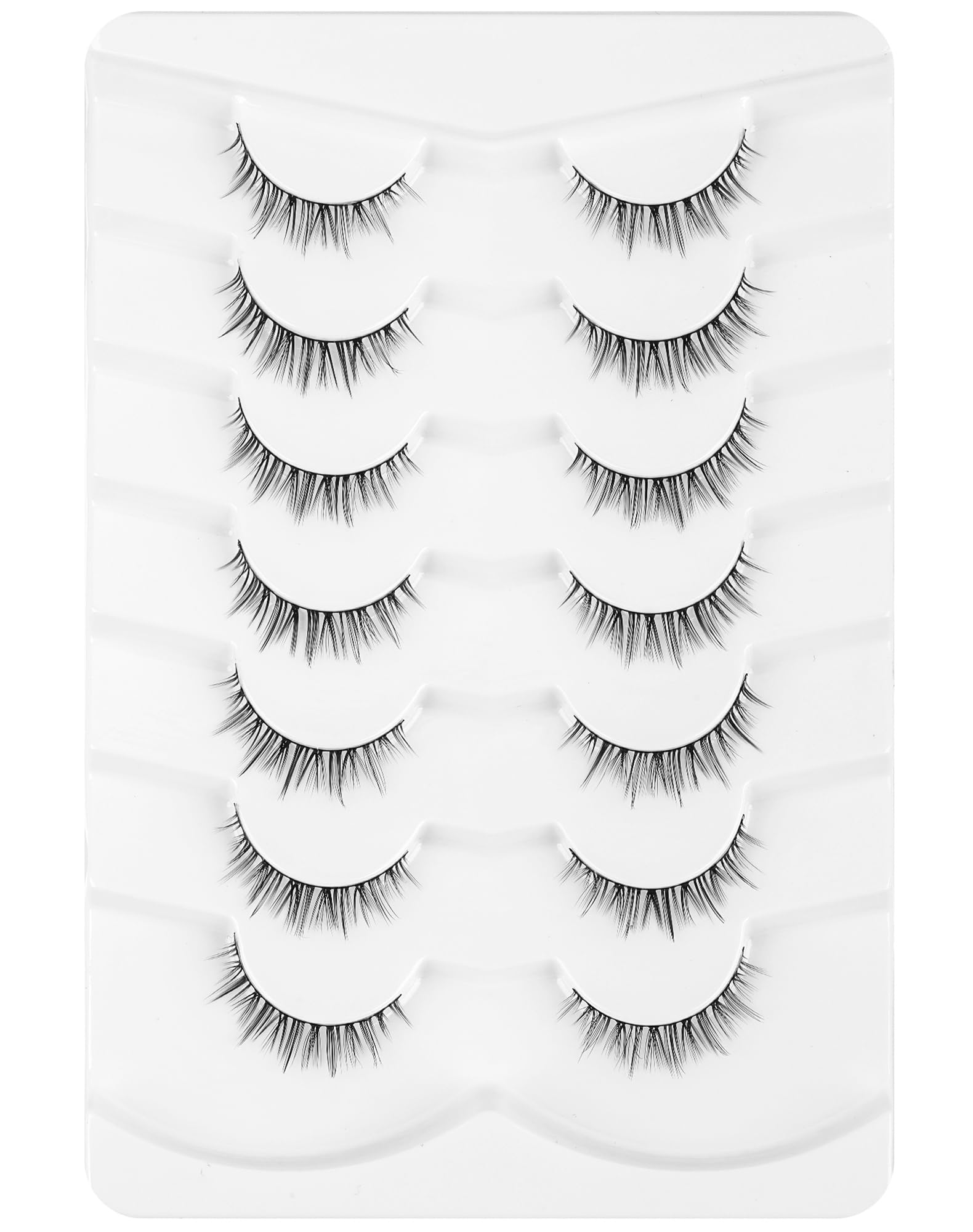 Cils Ukrizi effet plume ajoutant dimension et mouvement subtil.