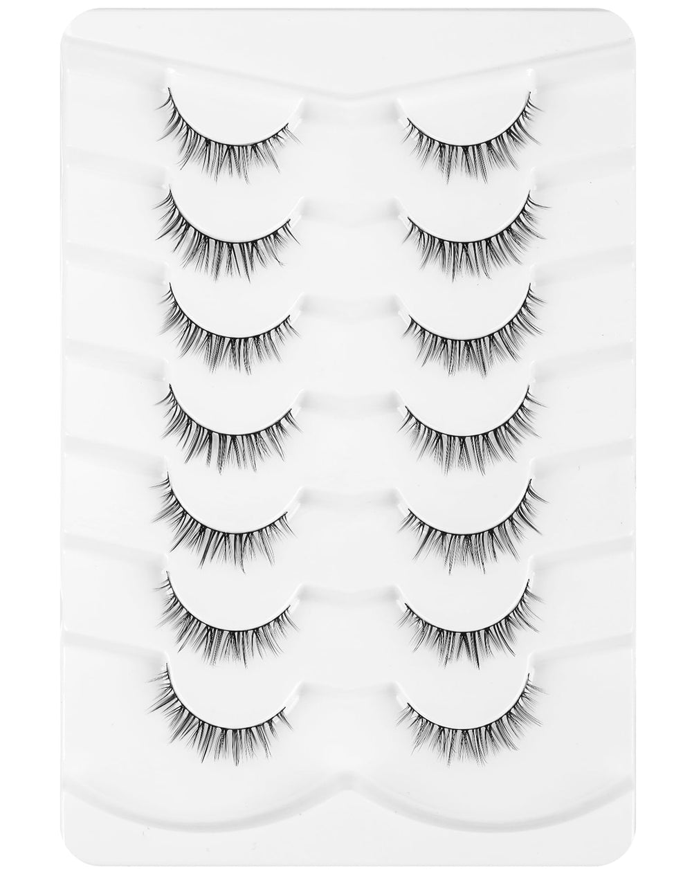 Cils Ukrizi effet plume ajoutant dimension et mouvement subtil.