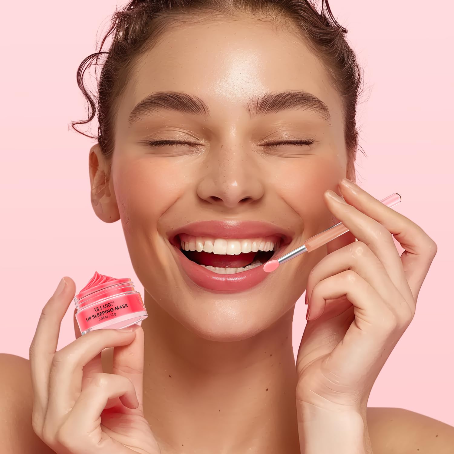 Ingrédients vitamine C E et acide hyaluronique: lèvres hydratées.