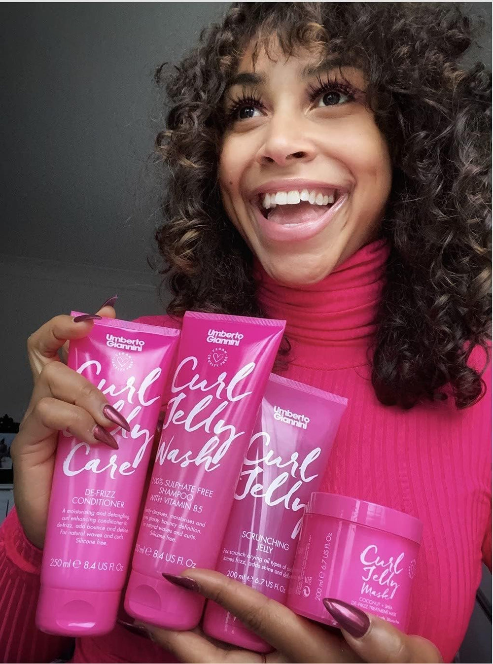Umberto Giannini Curl Jelly montrant les torsades pour une définition précise.