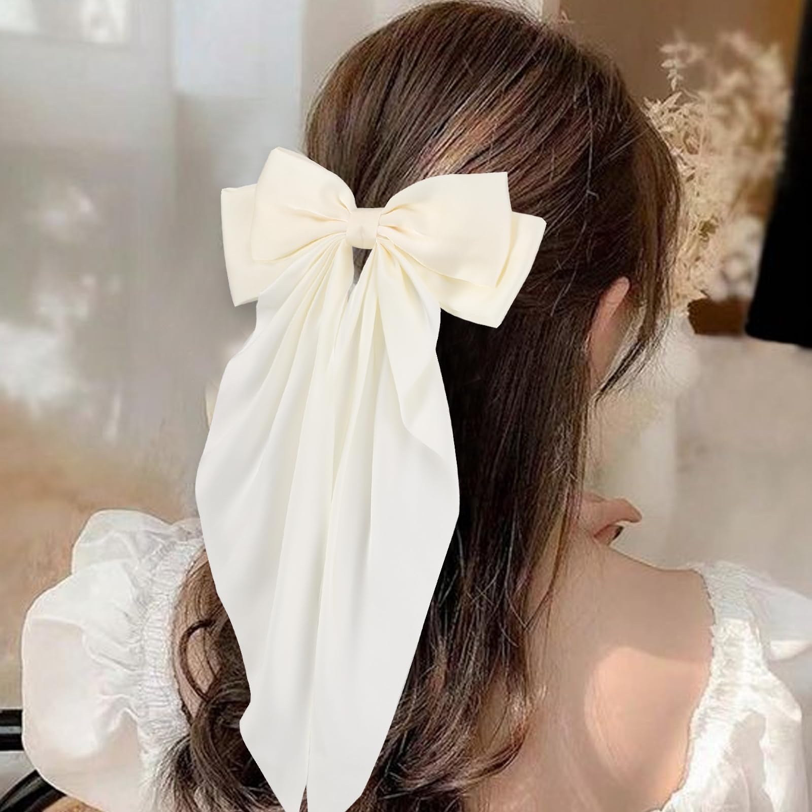 Nœud Unbednigt porté sur cheveux longs, effet volumateur.