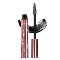 Unidollss Tubing Mascara affiche des cils allongés et définis.