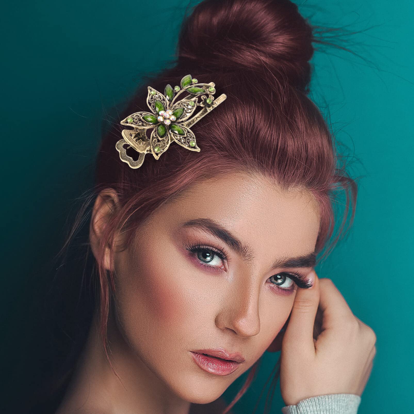 Broche cheveux fleur verte lumineuse pour sublimer votre coiffure.