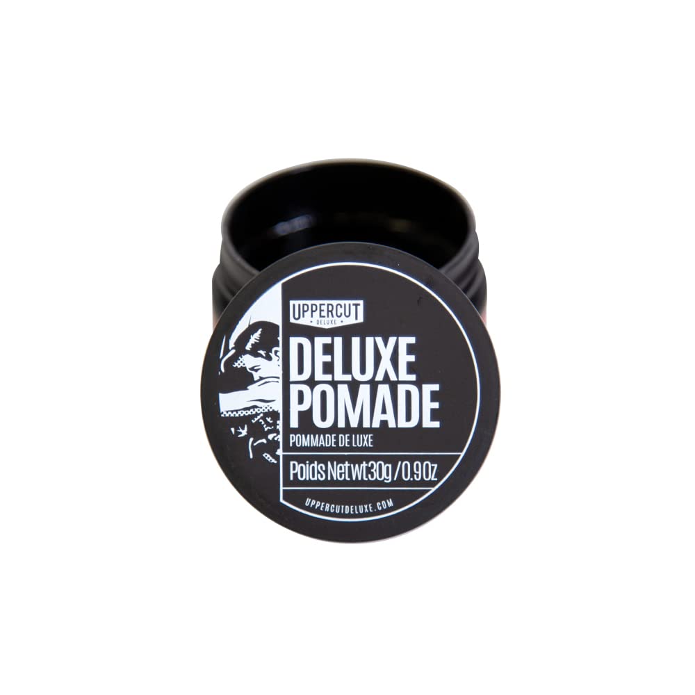 Pompadour net et séparation définie avec la Deluxe Pomade.