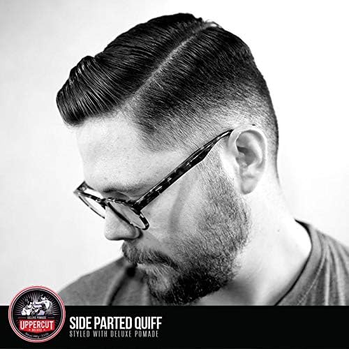 Coiffure slick back nette et structurée grâce à Uppercut Deluxe Pomade.