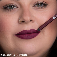 URBAN DECAY Venom prune riche, longue tenue sans dessèchement.