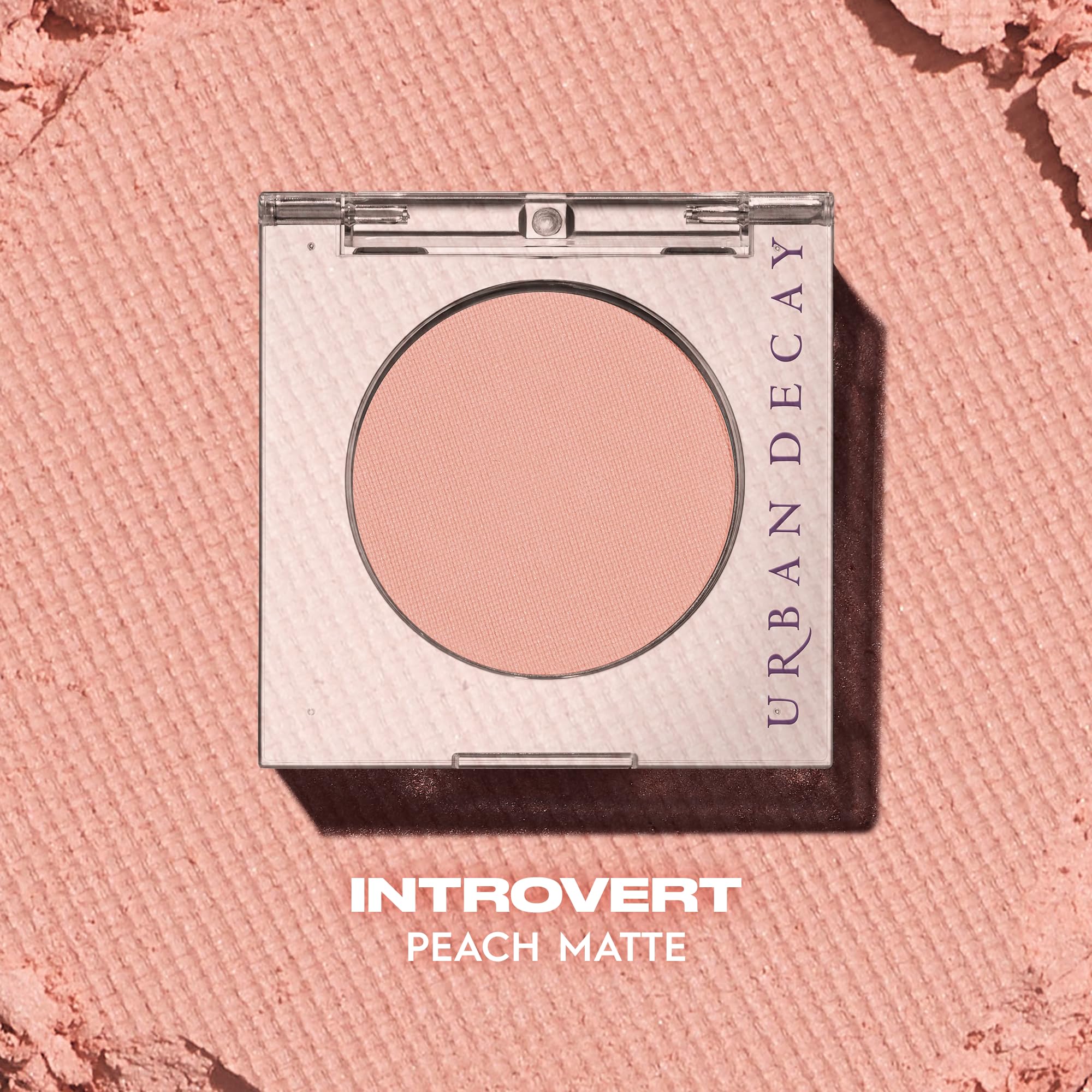 Teinte Introvert Pêche Mat d'Urban Decay: fini mat et pigment durable.
