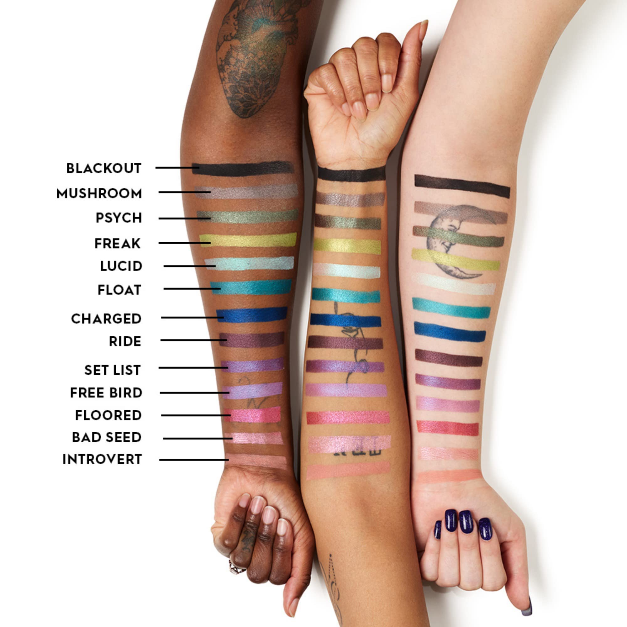 Finition pêche mate d'Urban Decay, ombre compacte pour retouches rapides.