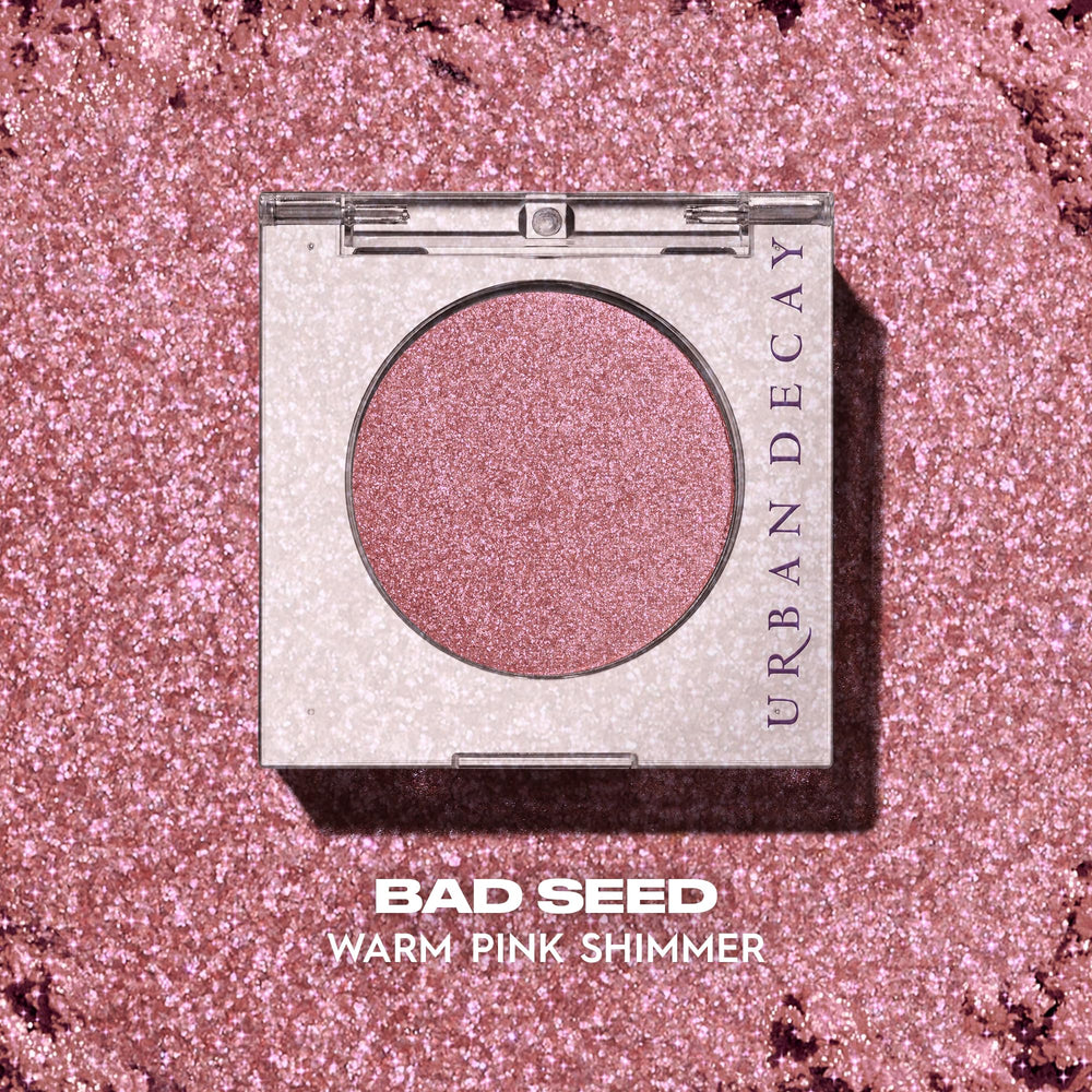 URBAN DECAY Bad Seed, application au doigt, couleur rose scintillante et rapide.
