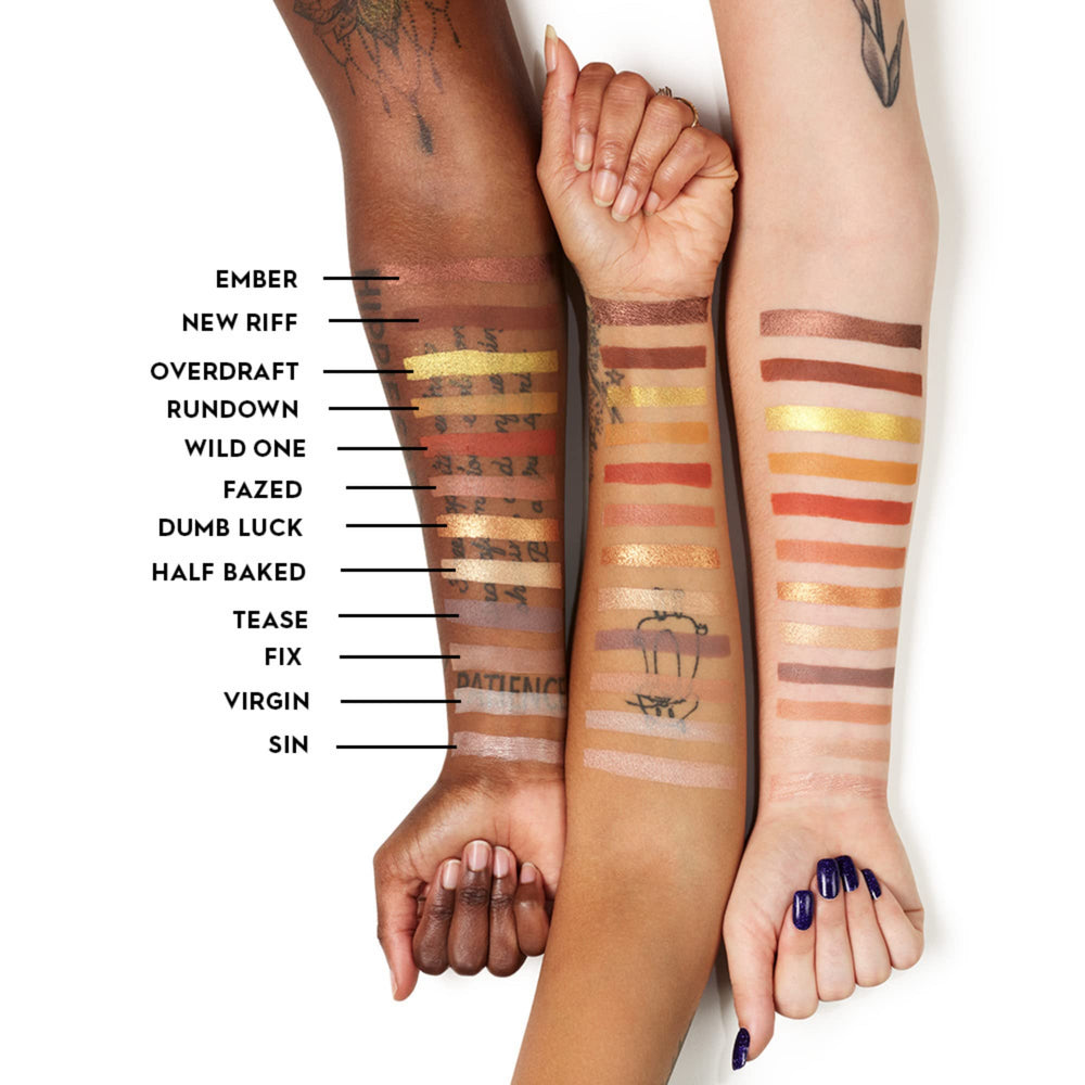 Urban Decay 24/7 application au pinceau pour un mélange fluide