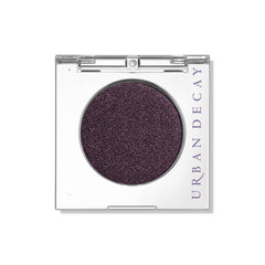 Urban Decay 24/7 Ride: ombre brun profond avec reflets violets pour un regard captivant.