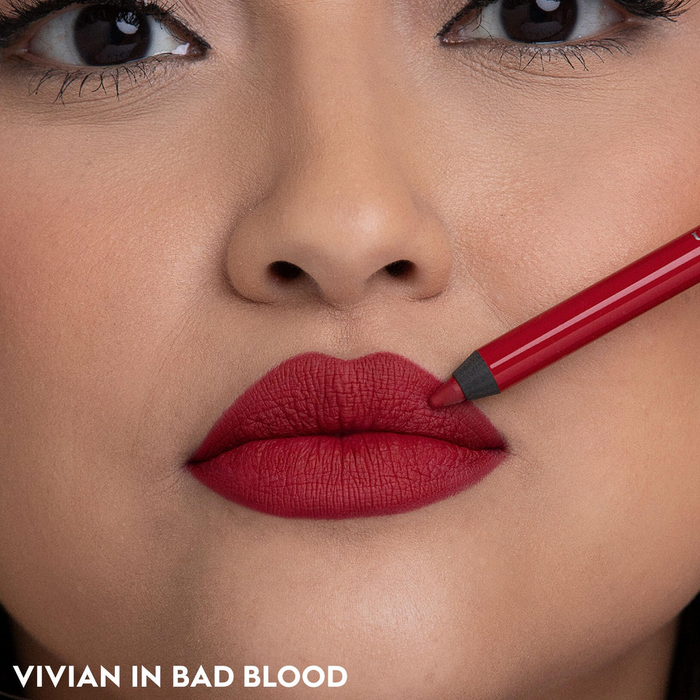Hydratation nourrissante grâce à vitamine E, jojoba et coton dans Urban Decay Bad Blood.