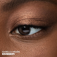 Urban Decay Ember texture crème pour une application douce et veloutée.