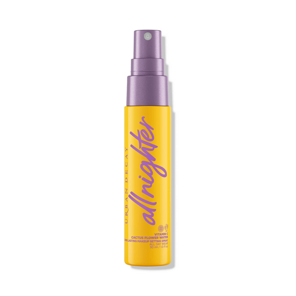 Pulvérisateur Urban Decay All Nighter avec vitamine C, hydratation et fini lumineux.