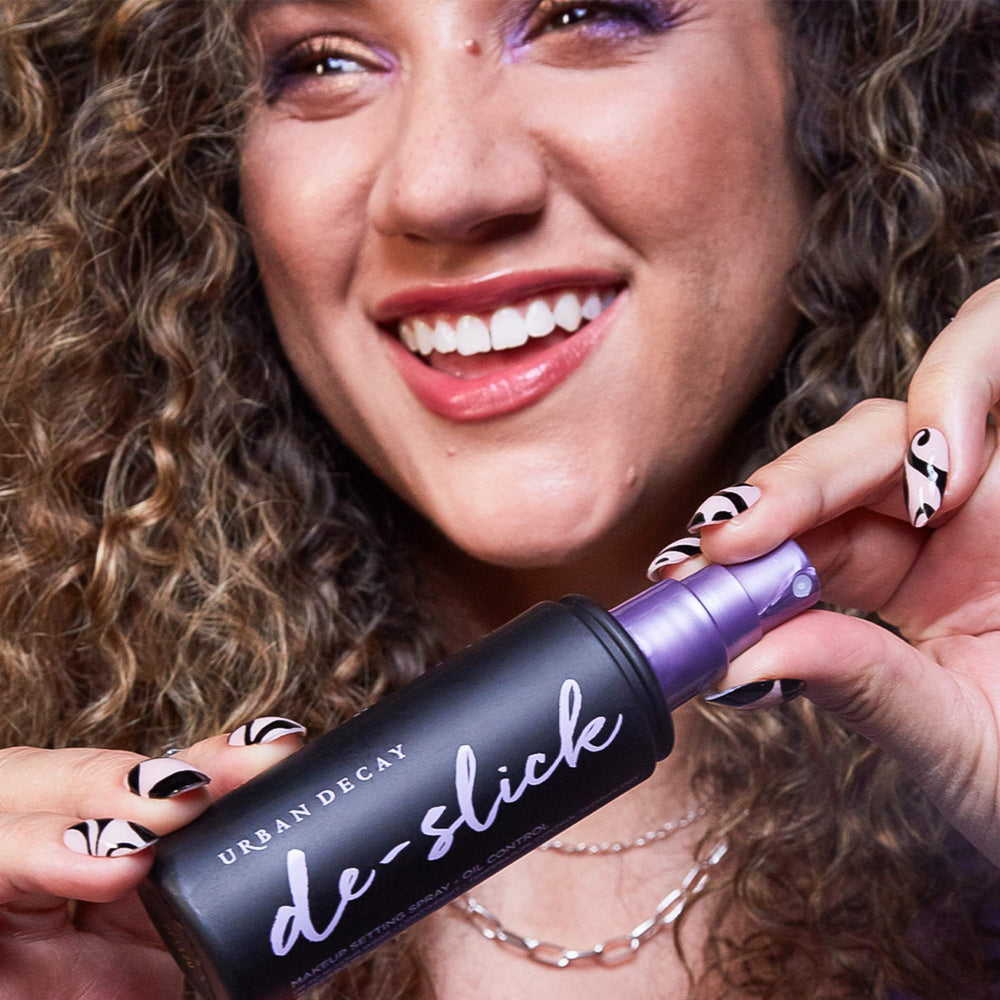 URBAN DECAY De-Slick conseils X et T pour une tenue homogène.