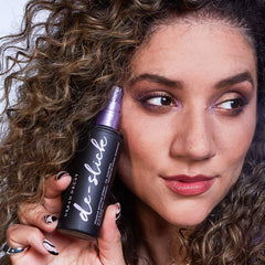 URBAN DECAY De-Slick technologie contrôle température pour fixer le maquillage.