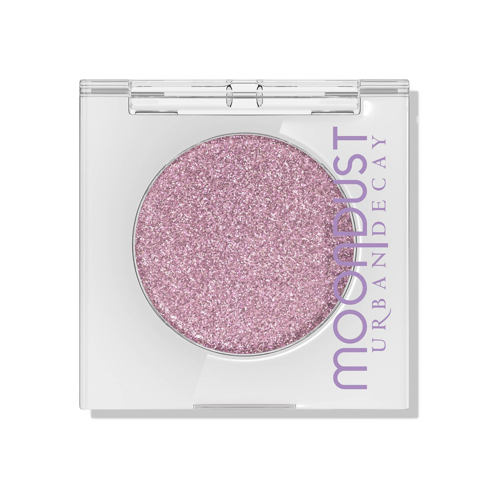 Urban Decay Moondust Space Cowboy paillettes lilas sur les paupières pour un éclat durable.