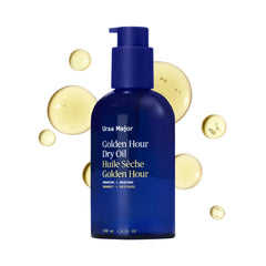Ursa Major Golden Hour Dry Oil sur fond neutre, absorption rapide.