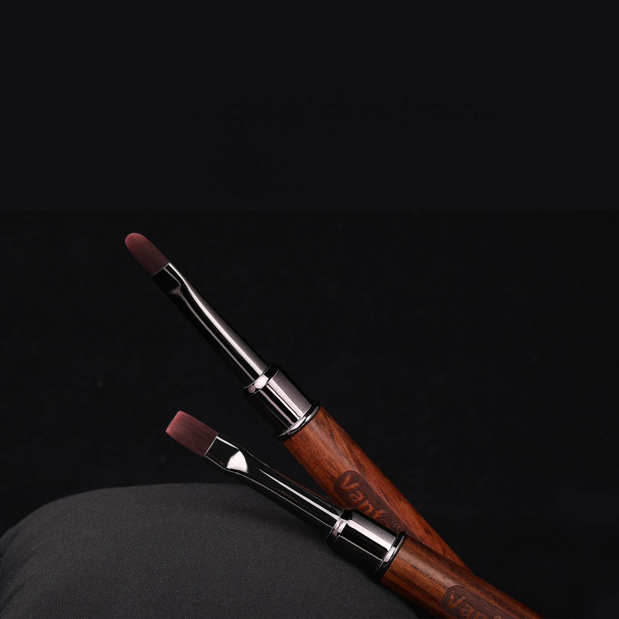 Pinceau ergonomique Vanfa, prise en main confortable pour sessions prolongées.