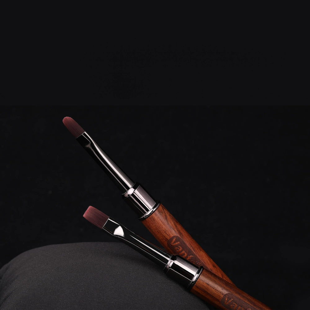 Pinceau ergonomique Vanfa, prise en main confortable pour sessions prolongées.