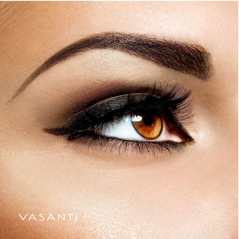 VASANTI Kajal Waterline tenue longue journée pour regard profond.