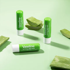 Vaseline Baume à lèvres Aloe Fresh – aloe vera intégré pour revitaliser les lèvres.