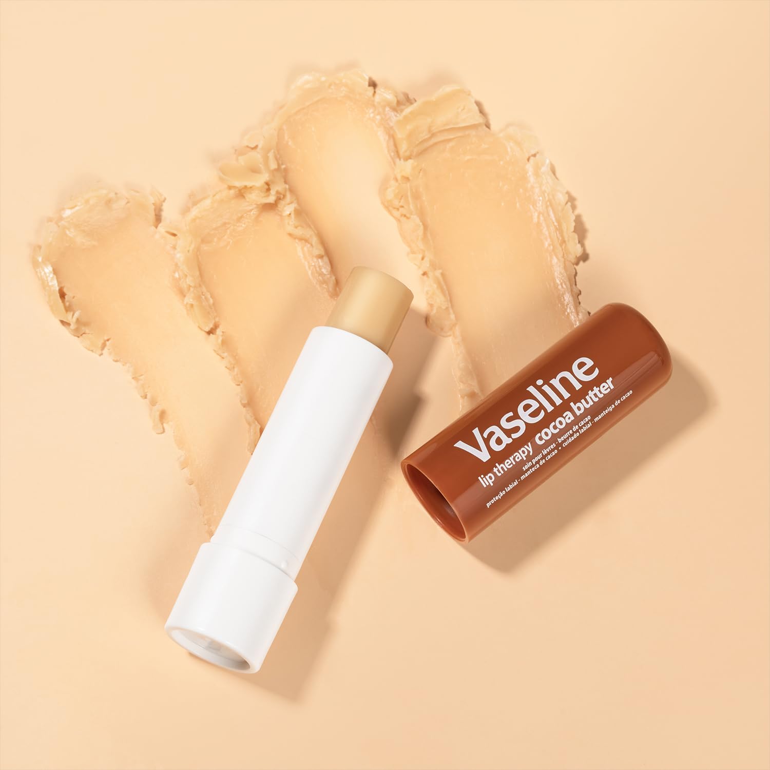 Hydratation des lèvres avec le baume, confort durable.