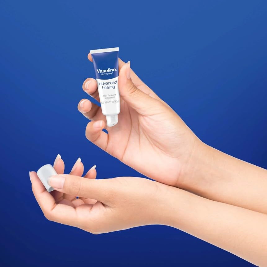 Hydratation longue durée avec Vaseline Lip Therapy pour lèvres sensibles.