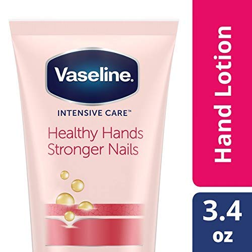 Soin Vaseline pour cuticules plus lisses et ongles renforcés.