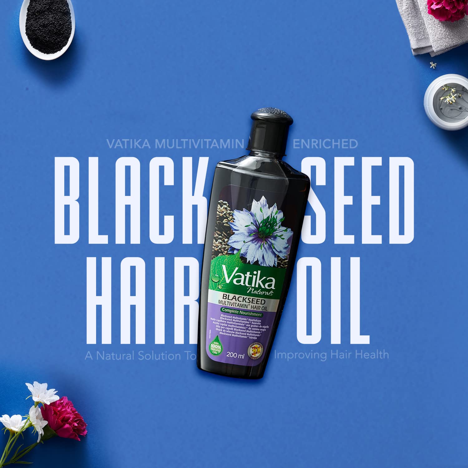 Vatika Naturals huile nigelle - main appliquant le soin sur les cheveux, pratique.