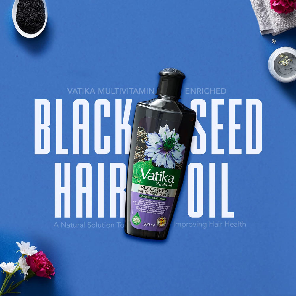 Vatika Naturals huile nigelle - main appliquant le soin sur les cheveux, pratique.