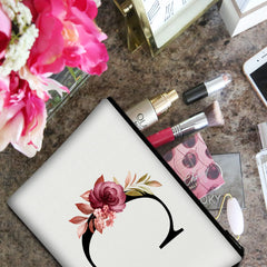 Utilisations polyvalentes du sac Vavabox comme cosmétique et trousse de toilette.