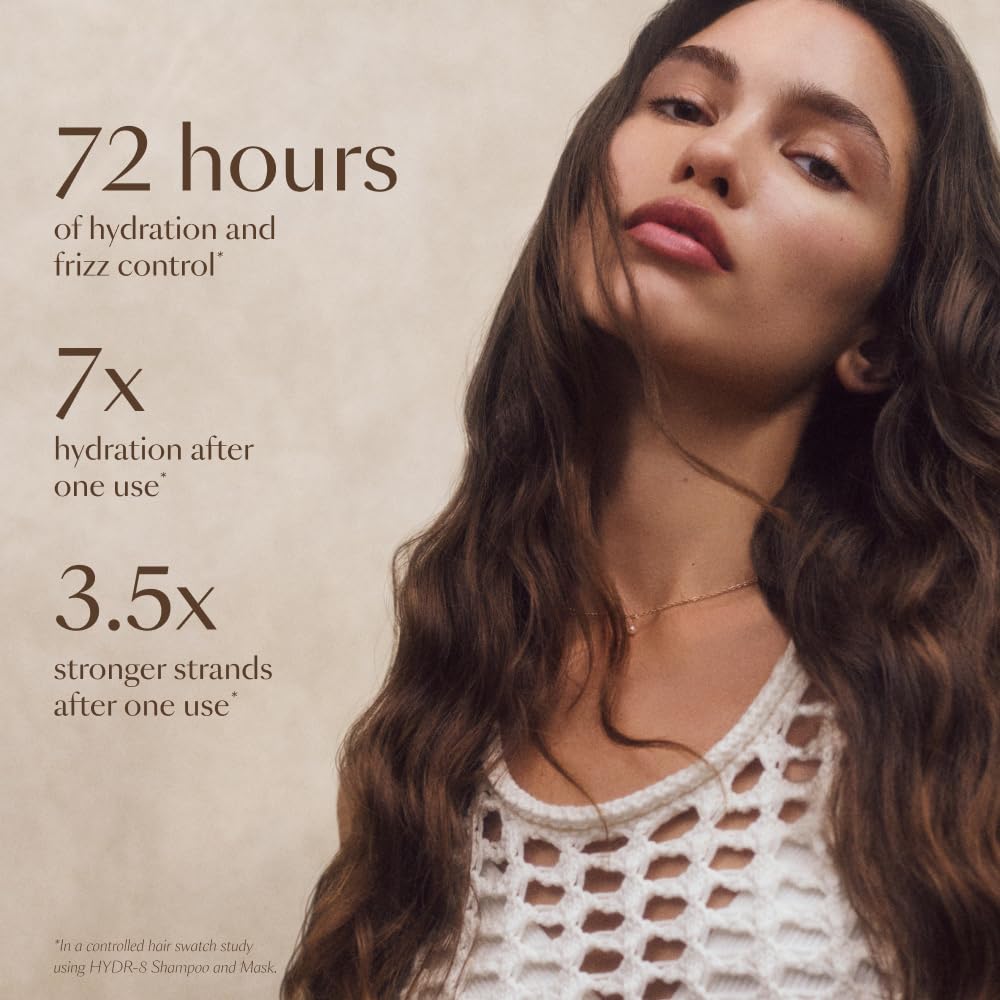 Texture crème HYDR-8 révélant douceur et brillance naturelles des cheveux