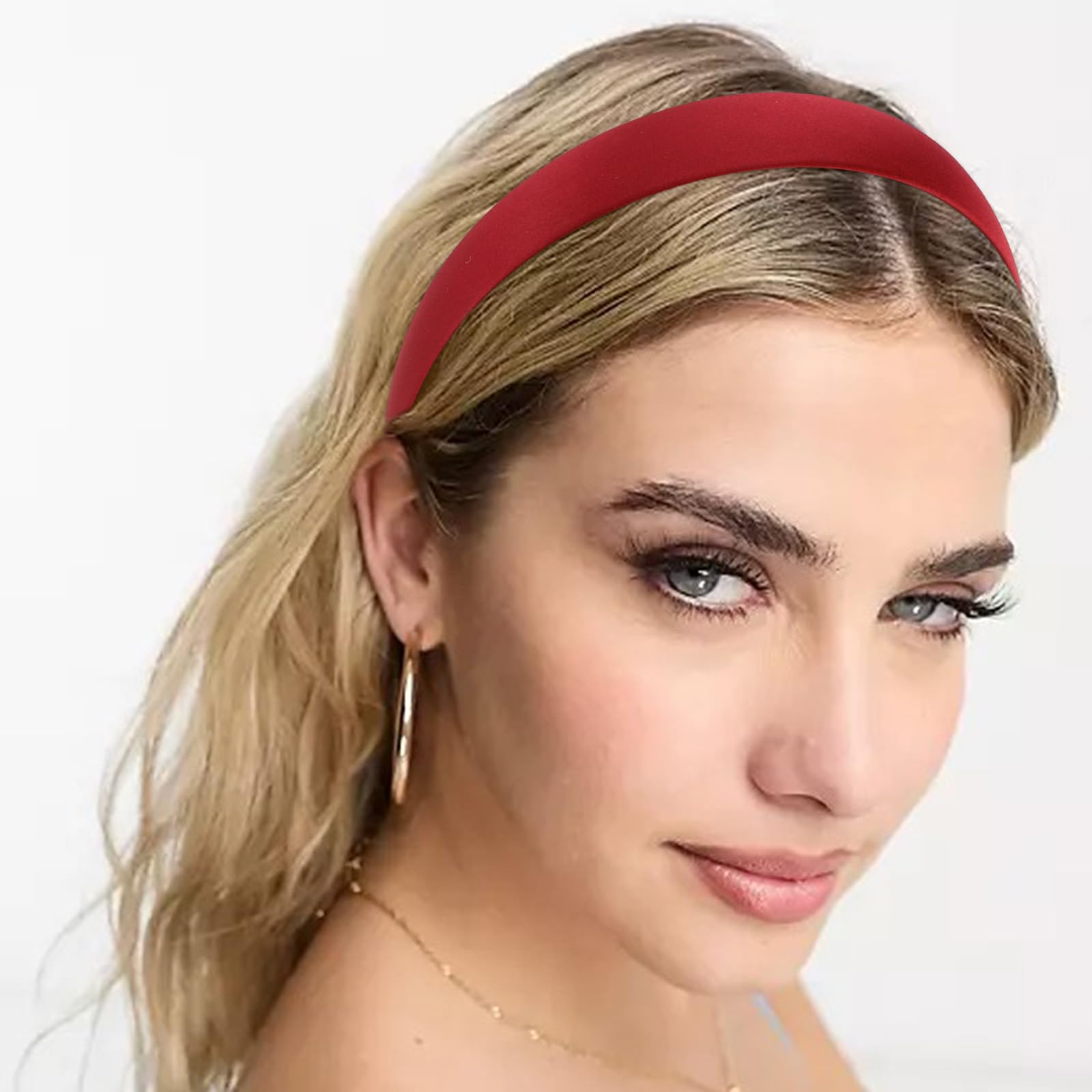 VELSCRUN bandeau satin rouge, démontrant largeur confortable en détail.