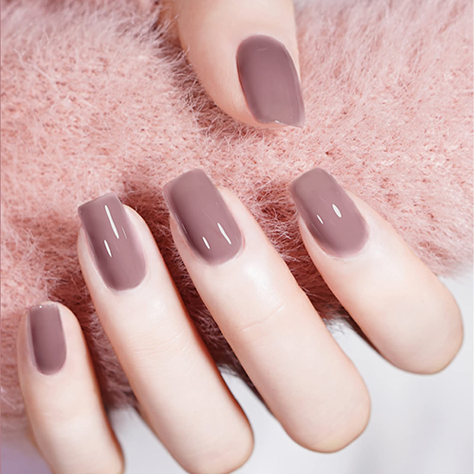VENALISA: pinceau large facilitant l’application homogène du gel nude.
