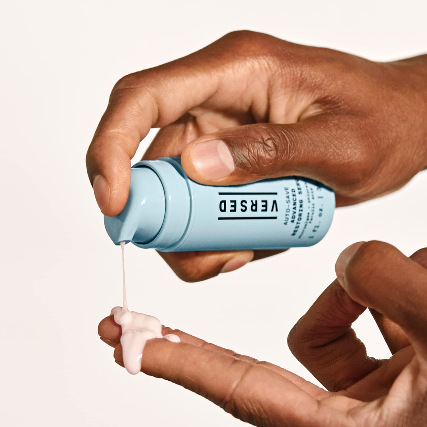 Versed Auto-Save Serum goutte-pipette libère une dose précise.