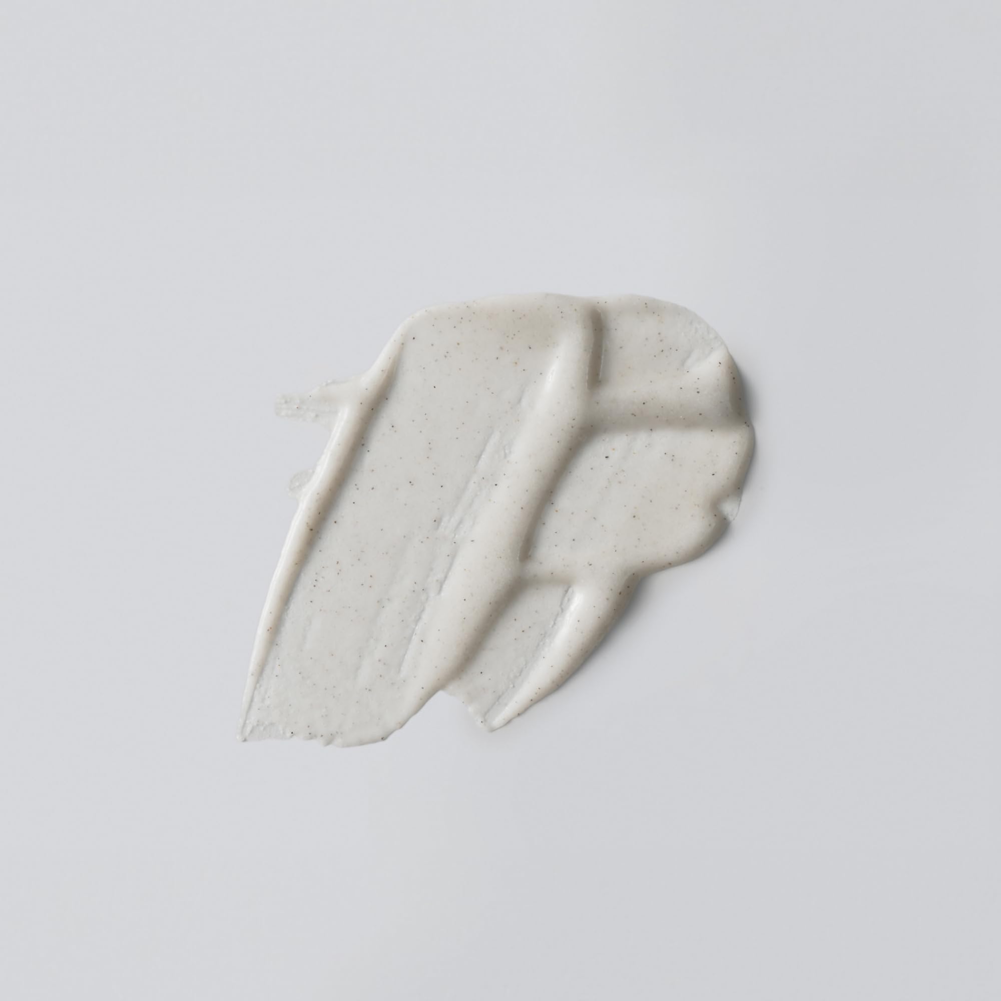 Versed Buff It Out, grains microfins polissants pour une peau douce.